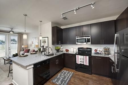 3rd image of 1725 W Cleveland St #325
