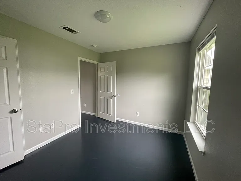 110 Village Pl — Photo 15