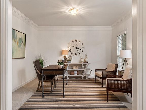 5th image of 552 Saint John Pl