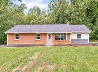 201 Forest Ridge Dr, Vinton, VA 24179