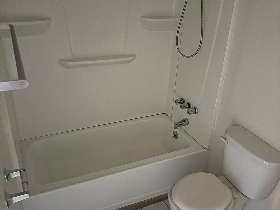 1st image of 22 Carriage House Rd APT 21