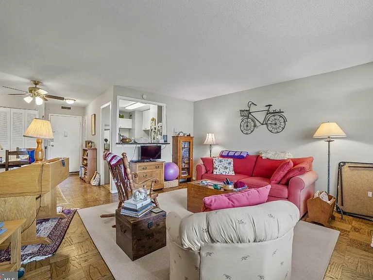 2030 N Adams St #1211 — Photo 4