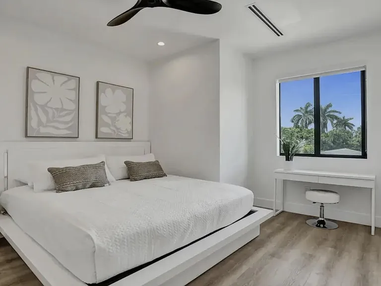 828 SW 16th St — Photo 11