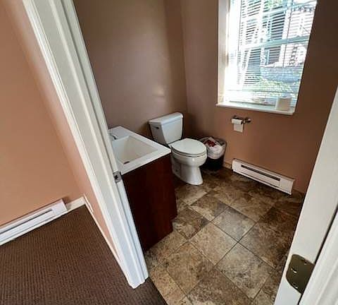 5th image of 104 Hawkins St