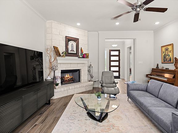 4th image of 2 CANARIO LN