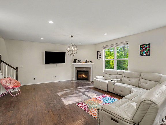 5th image of 25811 Oberlin Blvd