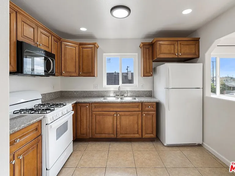 145 E Gage Ave — Photo 5