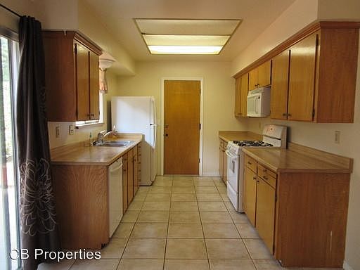 3rd image of 1725 Ellis Dr