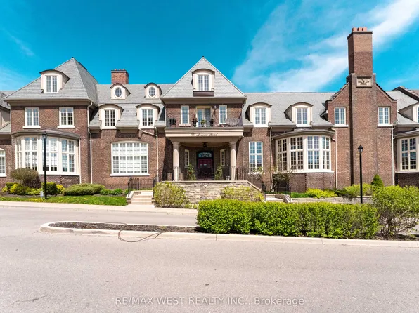 1111 Avenue Rd #208, Toronto, ON M5N 3B2