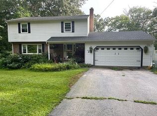 24 S Glenwoods Rd, Gales Ferry, CT 06335