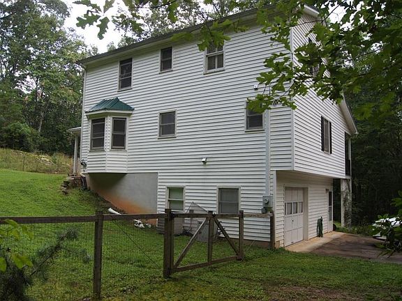 2nd image of 38 Hickory Nut Trl
