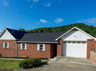 106 Jefferson St, Fairview, WV 26570