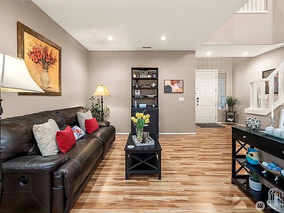 3rd image of 6718 Montevista Drive SE