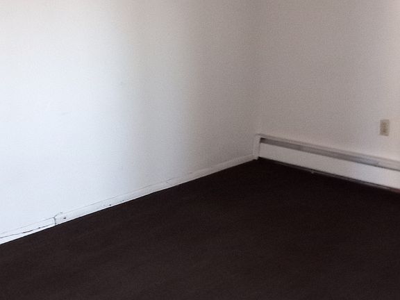 2nd image of 150 Rosalyn Ct #304A