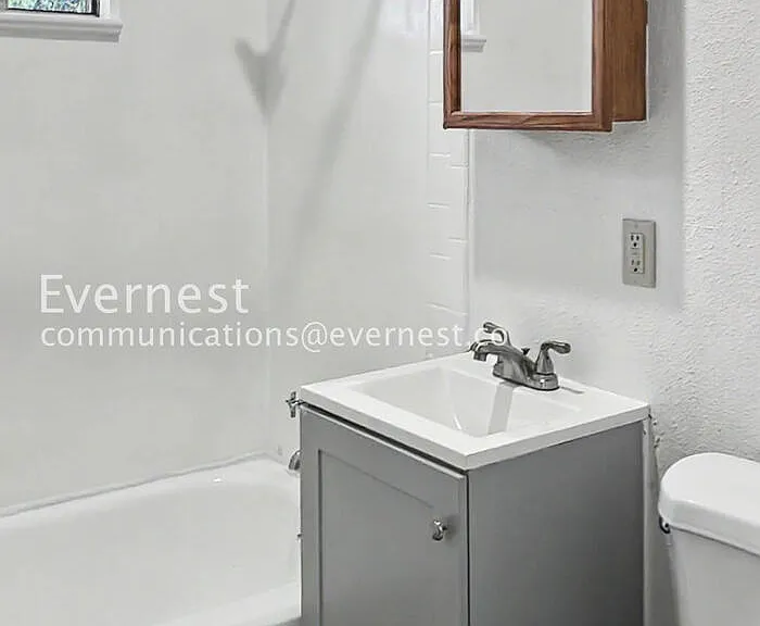 1305 Burton Ct #4 — Photo 12