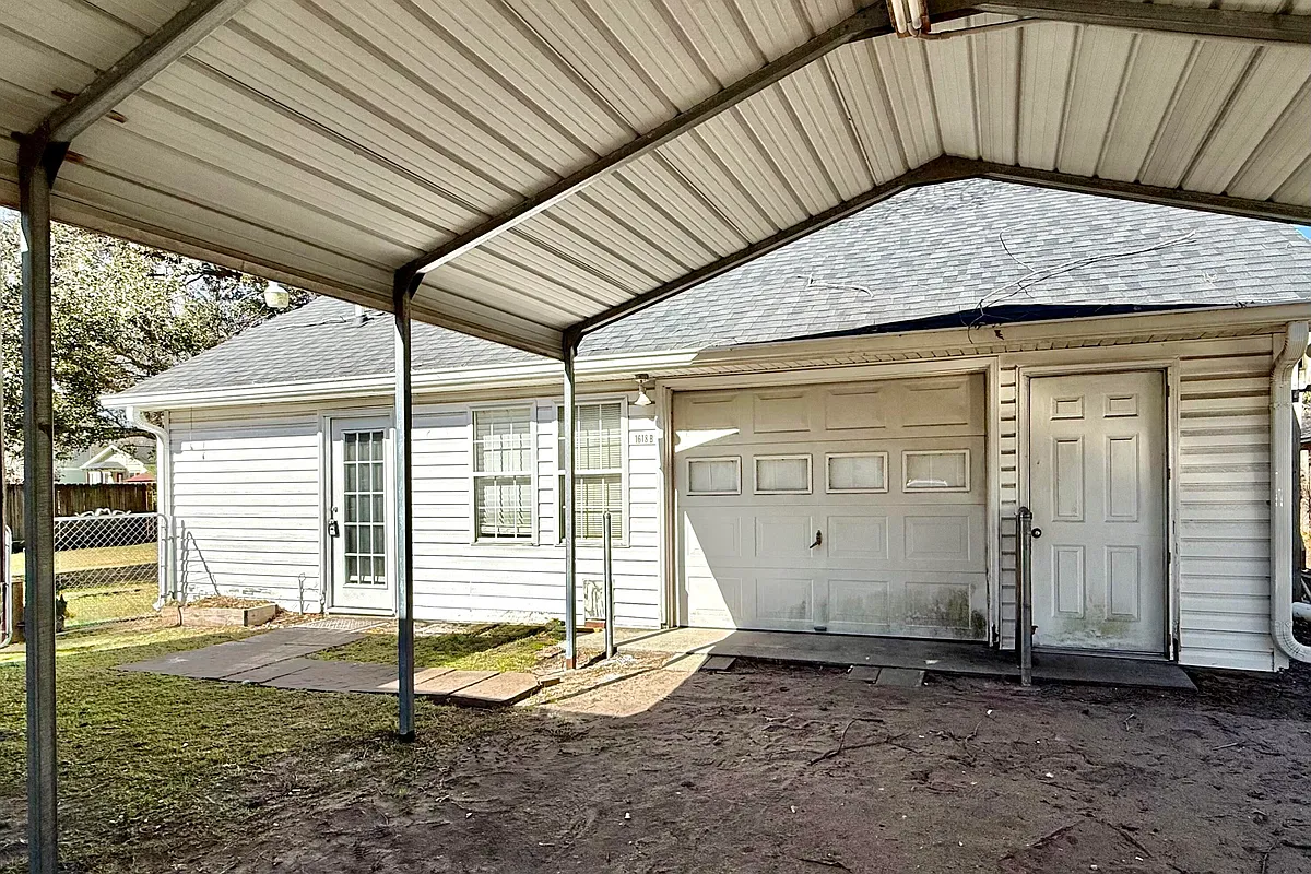 Building Photo - 1618 Pinecrest Rd #B