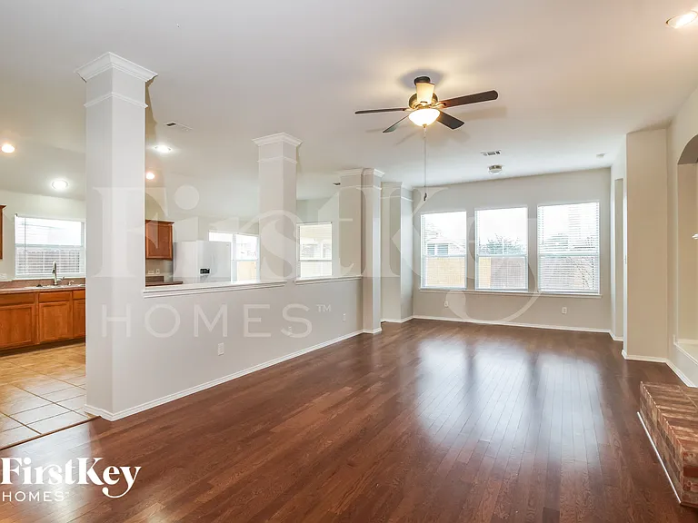 424 Stampede Ct — Photo 3