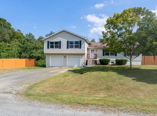 8 Meadow Ln, Enfield, NH 03748
