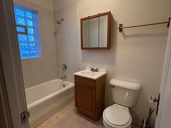 3rd image of 7048 S Michigan Ave #2B