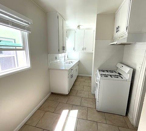 3rd image of 162 Quincy Ave #E