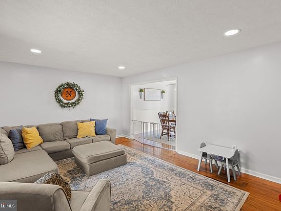 3rd image of 128 Bell Haven Cir