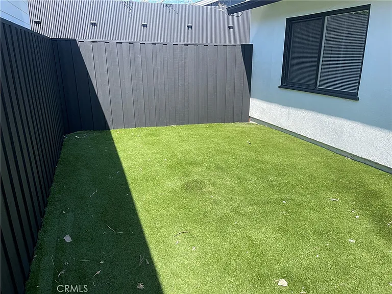 23926 Hamlin St — Photo 14