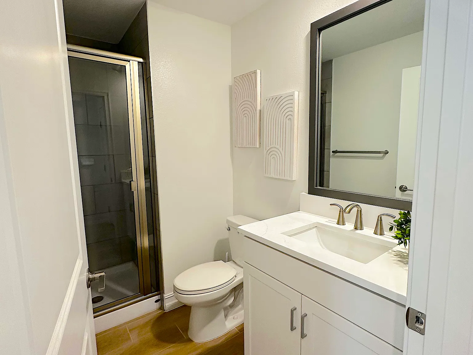 3 bed, 2200 sqft, $6,250 — Photo 3