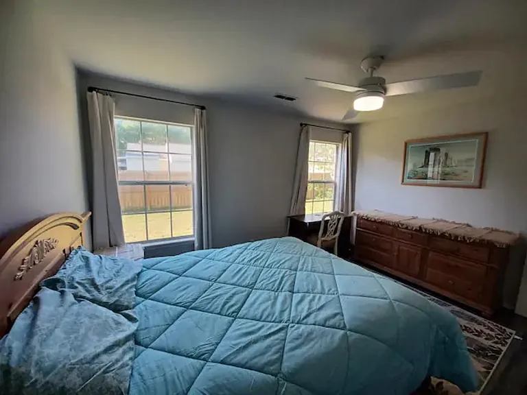 438 E Mimosa Ln — Photo 4
