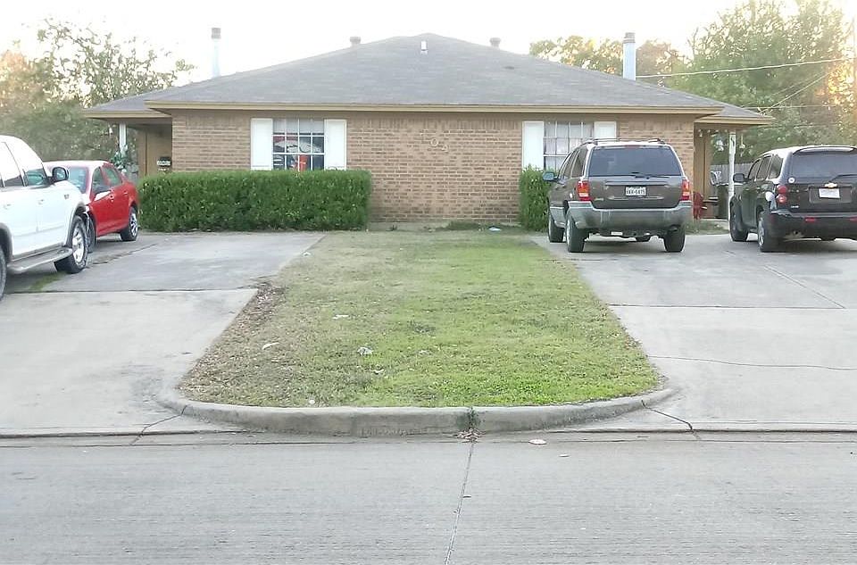 1st image of 404 Hollandale Cir