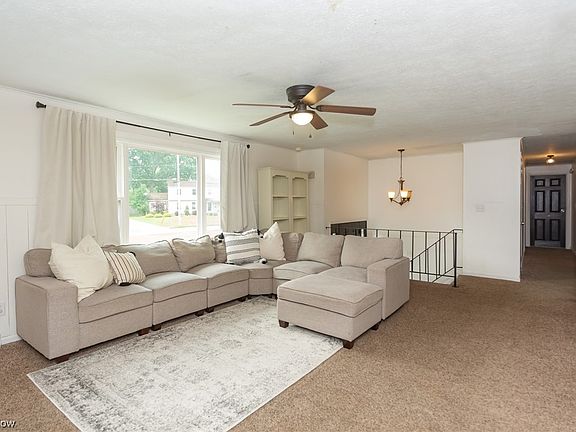 3rd image of 4232 Claridge Dr
