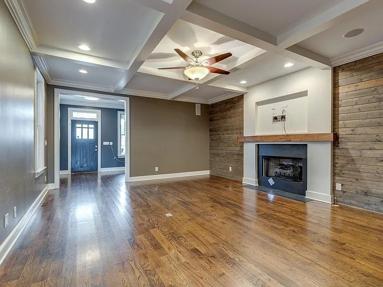 920 Caruthers Ave — Photo 6