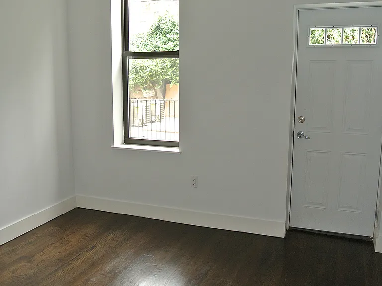 289 Harman St #1L — Photo 5