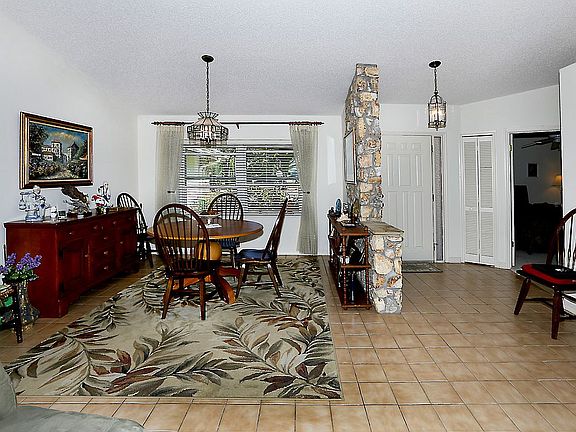 4th image of 69 Kingsley Ln