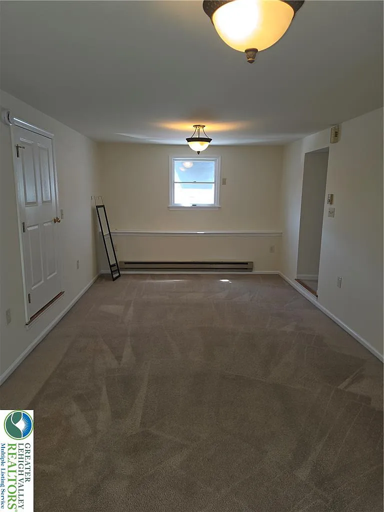 2 bed, 1.5 bath, 1600 sqft, $1,795 — Photo 3