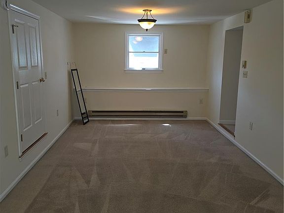 3rd image of 822 Main St Floor 2