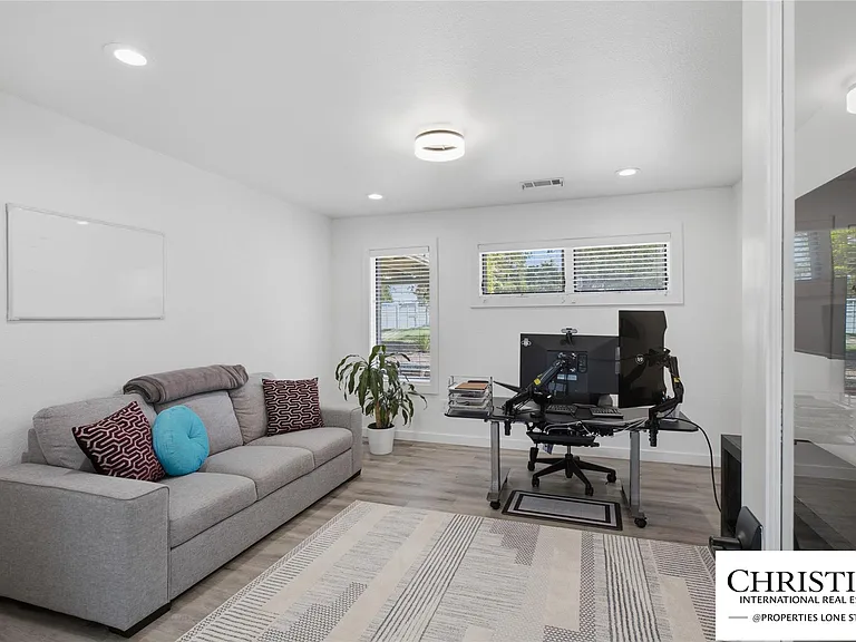 8901 Grandview Dr — Photo 27