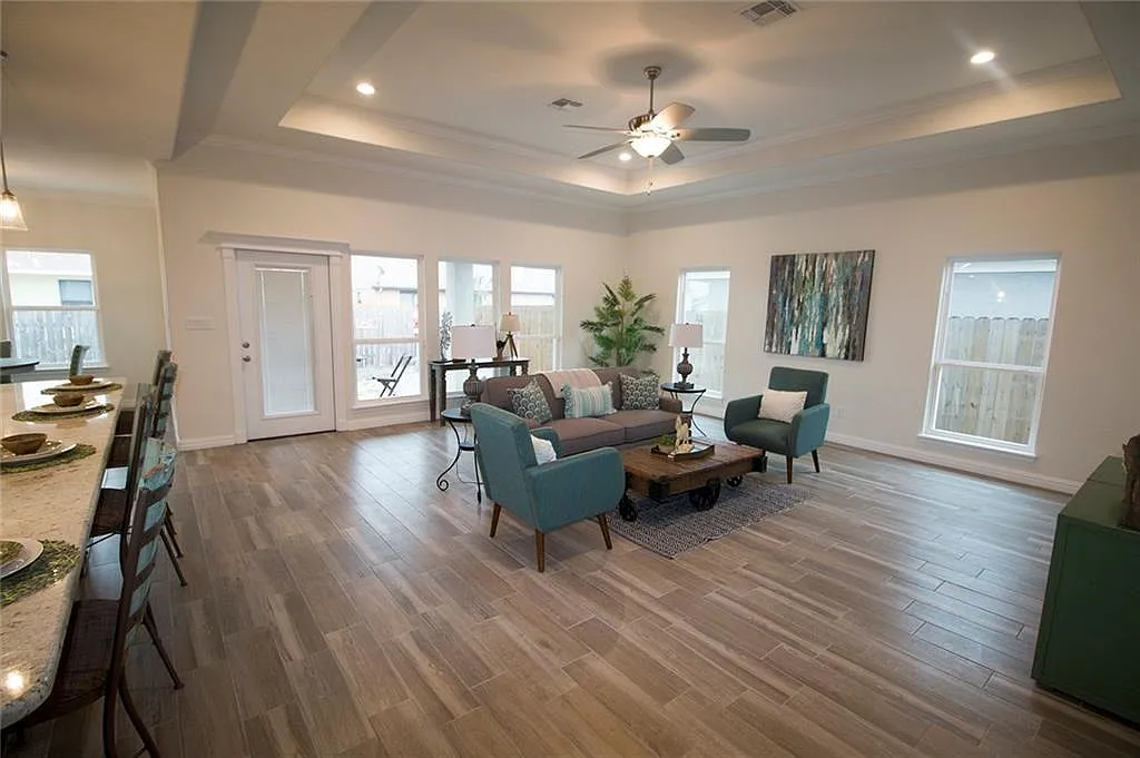 4 bed, 2538 sqft, $3,175 — Photo 2