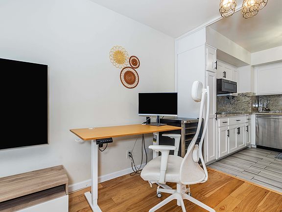 5th image of 1998 Broadway St APT 1402