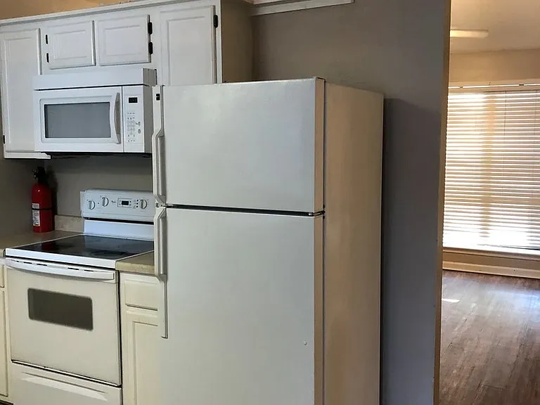 1713 Jasper Ave — Photo 2