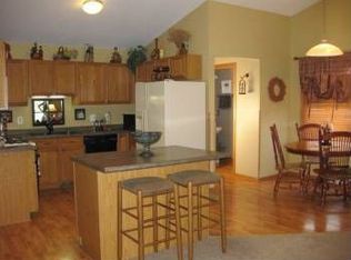 2430 E Fenway Dr, Oak Creek, WI 53154