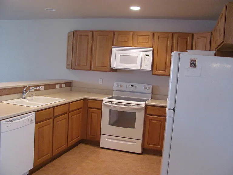 410 S Madison St — Photo 2