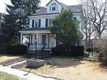 2nd image of 124 Cherry St