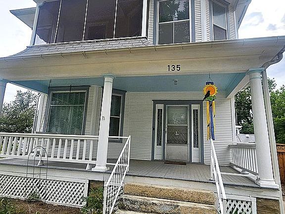 2nd image of 135 N 11th St