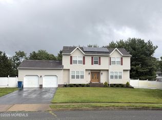 6 Rizzo Ct, Howell, NJ 07731