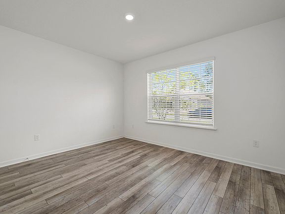 5th image of 2543 Lantana Ln