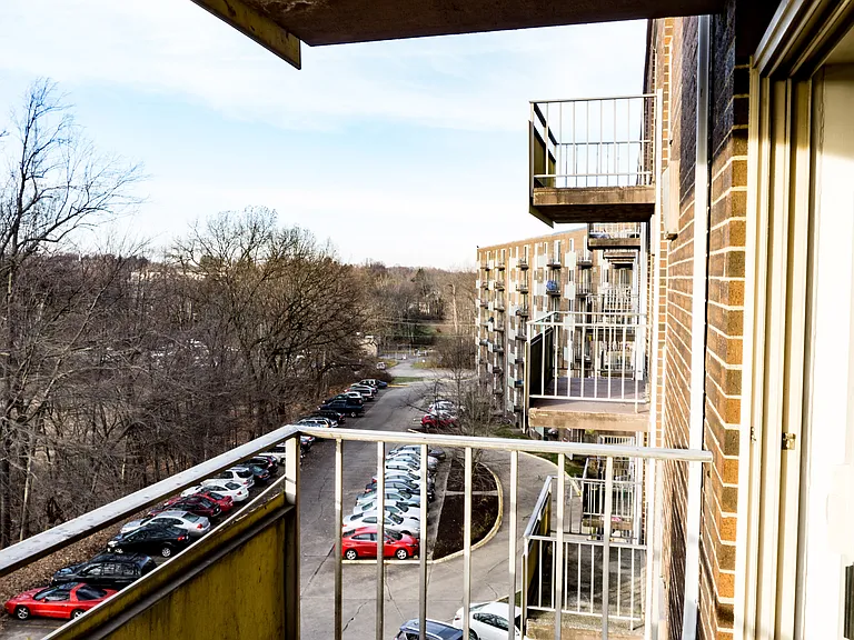 College Towers Apartments — Photo 66