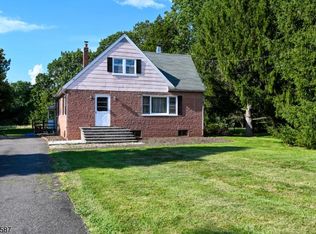 302 Sunset Rd, Skillman, NJ 08558