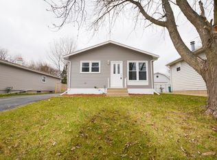 310 Hillandale Dr, Round Lake, IL 60073