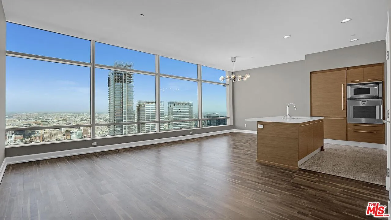 1 bed, 2.0 bath, 1390 sqft, $6,195 — Photo 2