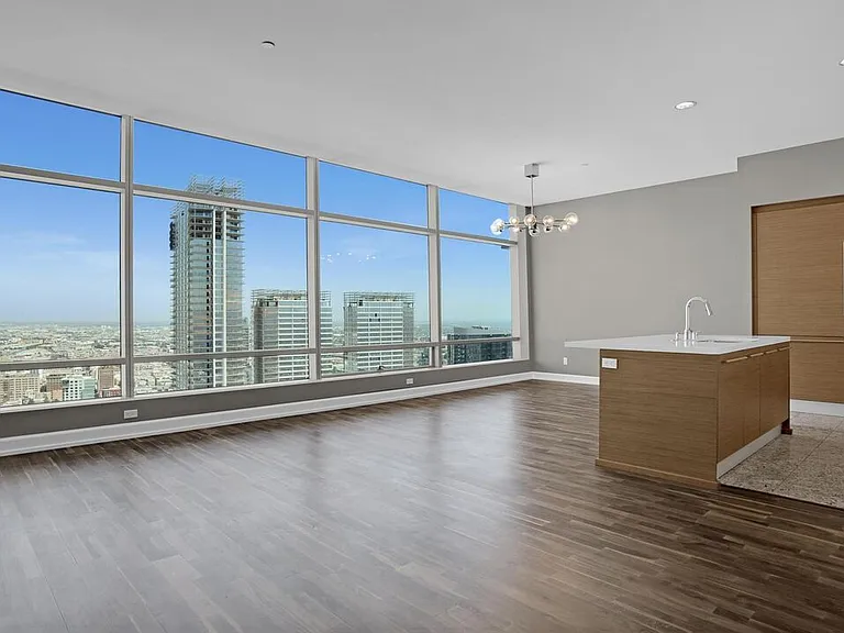 900 W Olympic Blvd #39C — Photo 2